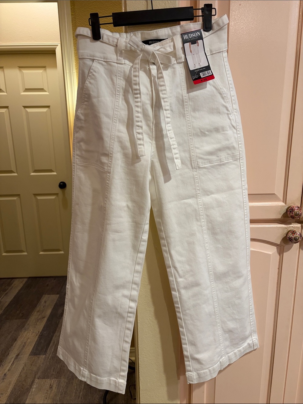 Hudson Jeans White Cropped Tie-Waist Ankle Straight Jeans really flattering 🤩🥰